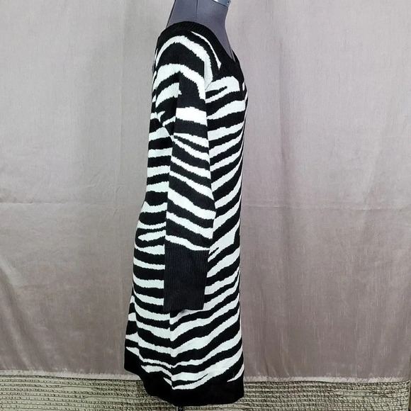 SOHO NEW YORK AND COMPANY STREET Animal Print Sweater‎ Dress Medium - Picture 4 of 8
